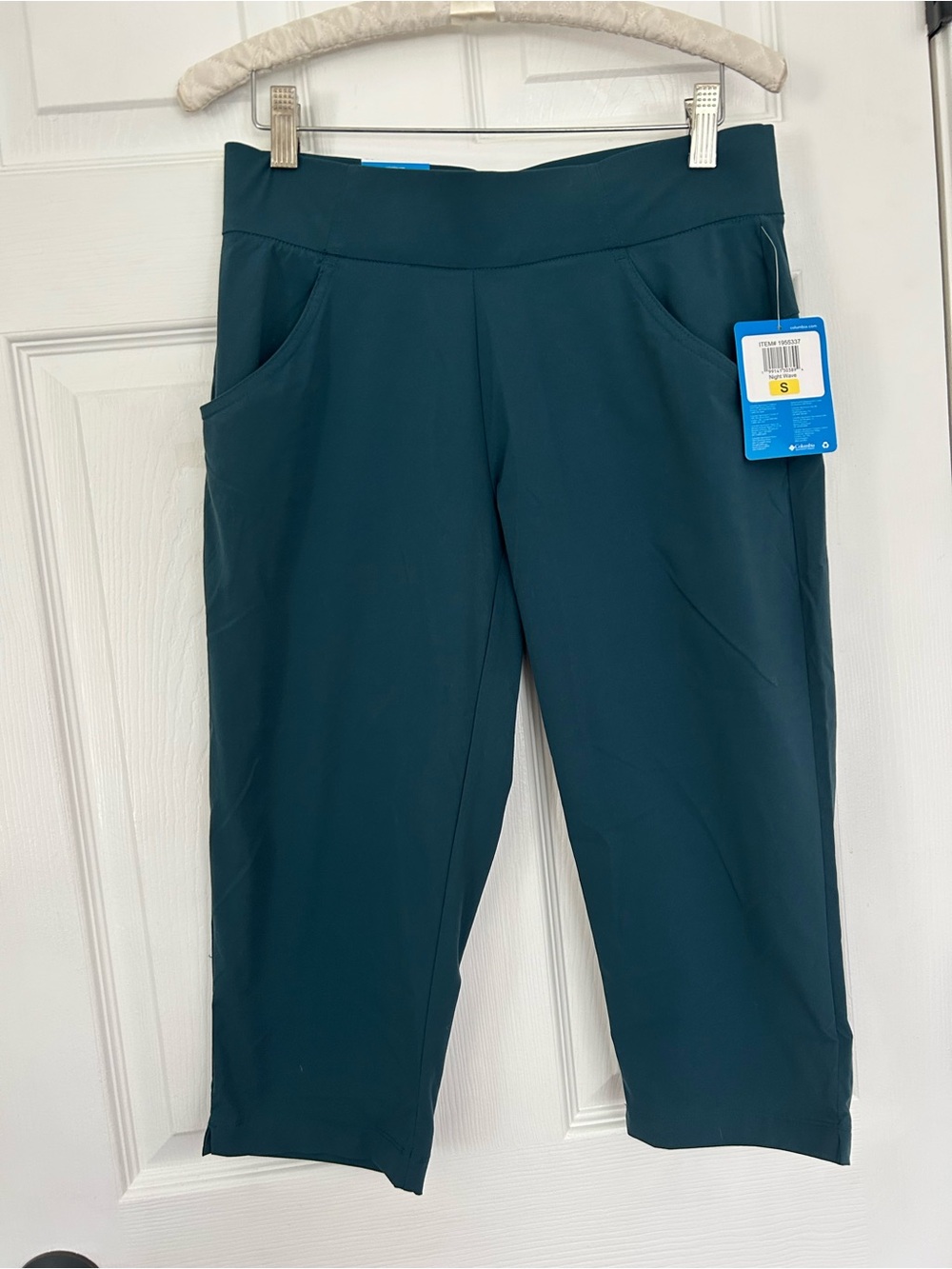 NWT Columbia Active Fit Women's Capri Cropped Pants Night Wave Teal Size Small